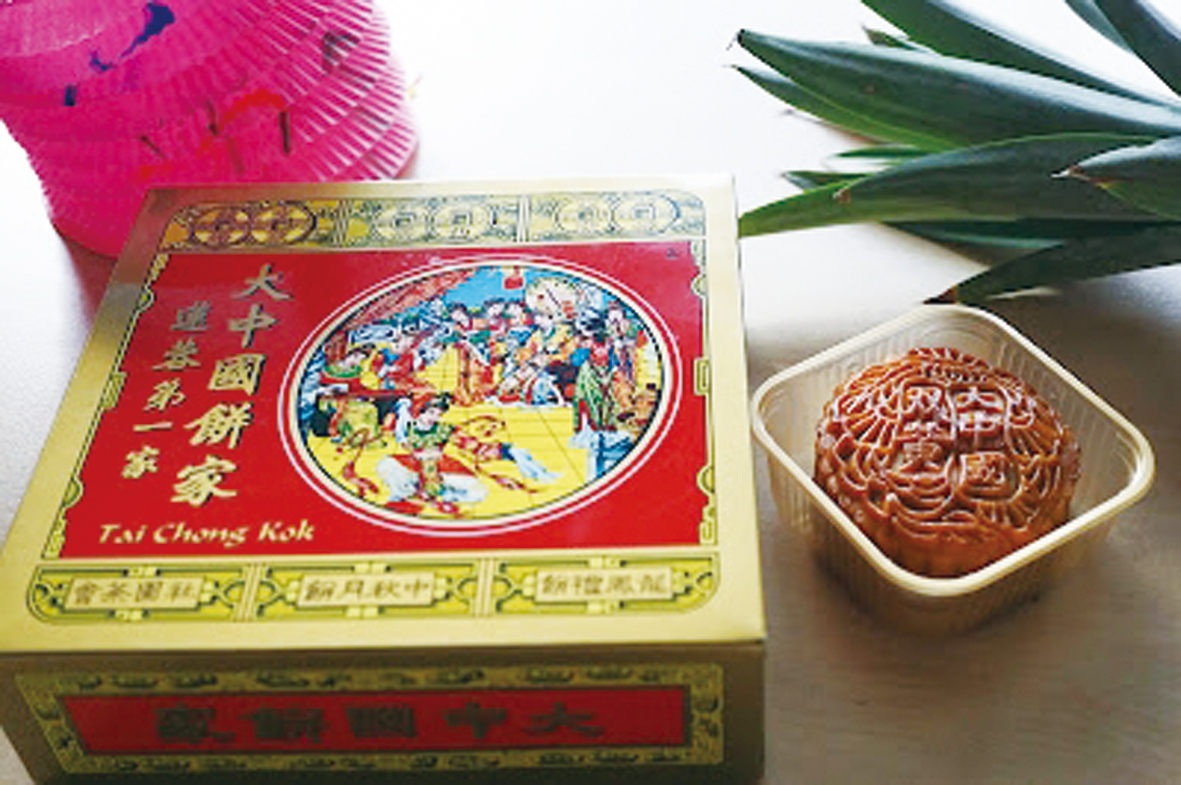 新加坡牛車水大中國餅家。大中國餅家成立於1930年，目前由第三代經營，全島有六家分店，是新加坡最古老的月餅，聽說非常美味，認識的一名老前輩，就堅持每年光顧。
（圖源：牛車水大中國餅家）