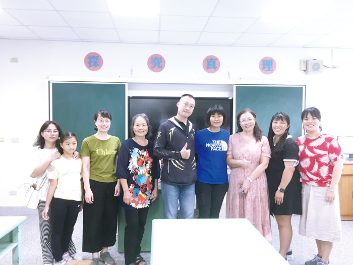 柏村國小志工隊新任隊長田家福、副隊長何明治、總幹事吳怡瑩。（柏村國小提供）