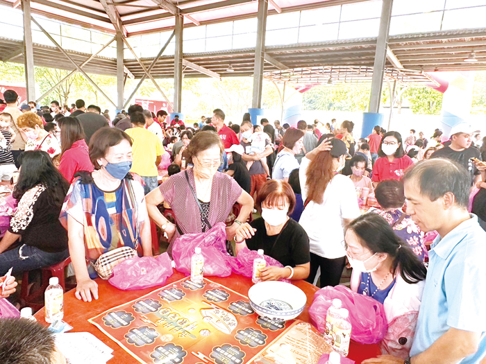 中秋博狀元烈嶼鄉博餅賽率先開博。（許加泰攝）