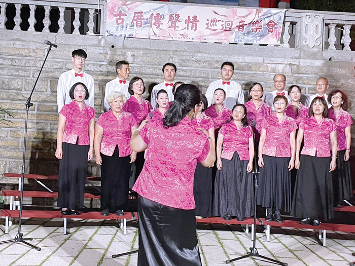 「古厝傳聲情」首場於陳景蘭洋樓演出。（文化局及正義國小提供）