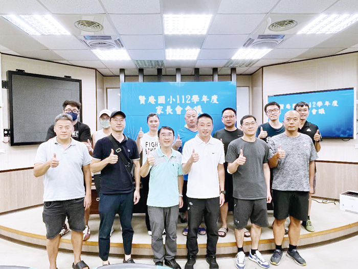 賢庵國小家長會改選,顏士強連任。(賢庵國小提供)