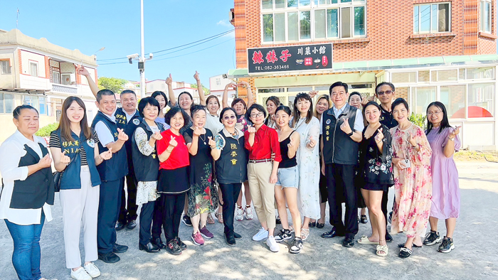 中秋節前夕,海基會、陸委會及移民署26日聯袂在金門關懷陸配家庭,並舉辦「一人一菜」活動。
(海基會提供)