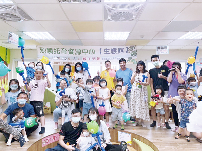 金門縣文化局配合教育部推廣閱讀，昨日在烈嶼托育資源中心（生態館）舉辦「小小愛書人玩偶：氣球劇場」活動。（金門縣文化局提供）