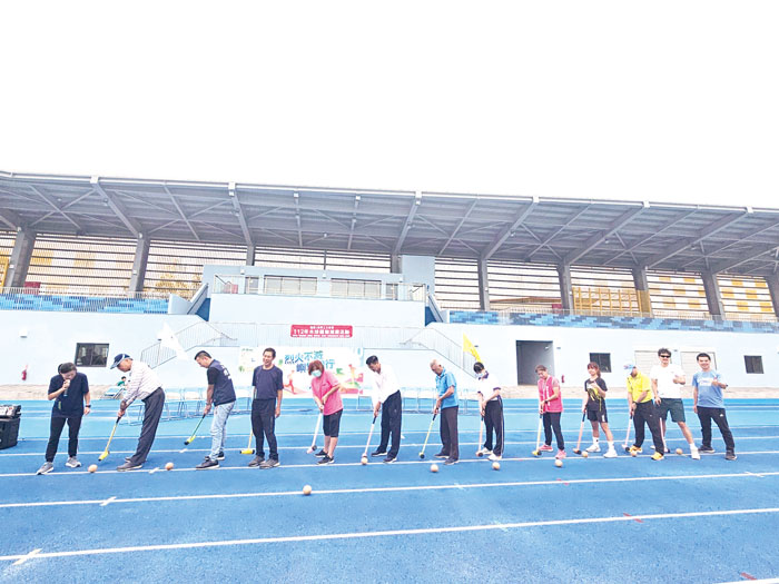 金門縣運動i台灣2.0木球體驗推廣活動，昨日在烈嶼運動場熱鬧舉辦。（教育處提供）