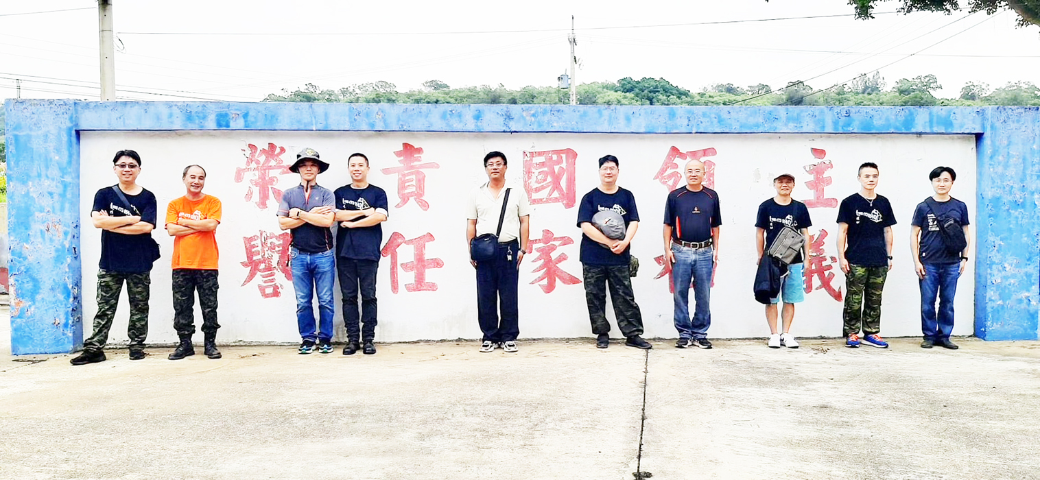 20餘年前曾在烈嶼158師473旅服役的老兵，一行10餘人展開懷舊之旅。（架設士嚴凌雲提供）