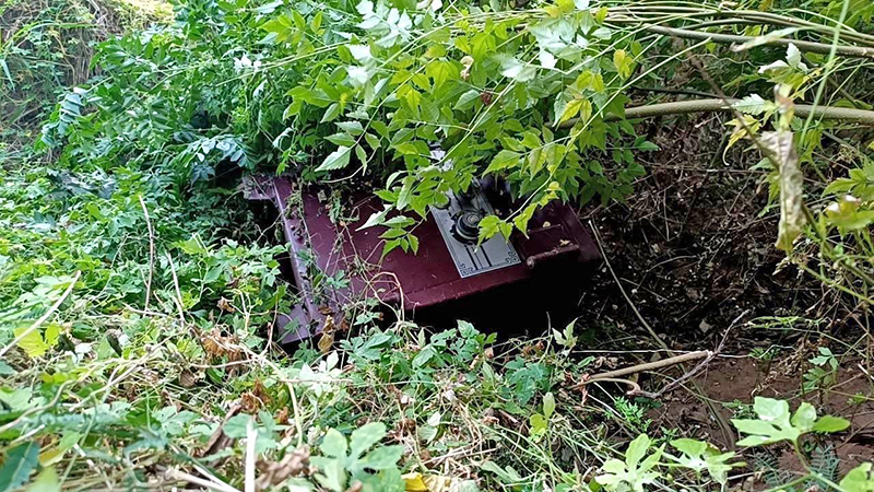 本(10)月13日發生在烈嶼鄉「烈女廟」功德箱遭竊案,經警方組成專案小組全力偵辦,於16日查獲何姓及江姓兩名竊嫌到案,全案依觸犯刑法竊盜罪嫌,移送金門地檢署偵辦。(照片由金城分局提供)