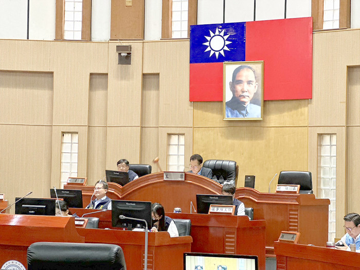 金門縣議長洪允典昨主持議會第八屆第五次臨時會第一會次議程。(辛亦姵攝)