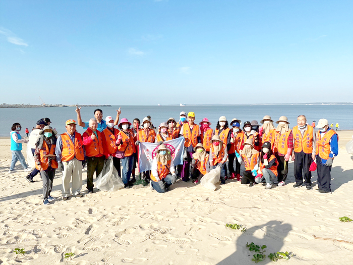 金湖鎮公所29日上午8點在料羅海濱公園，實施秋季海漂垃圾清除淨灘活動。（金湖鎮公所提供）