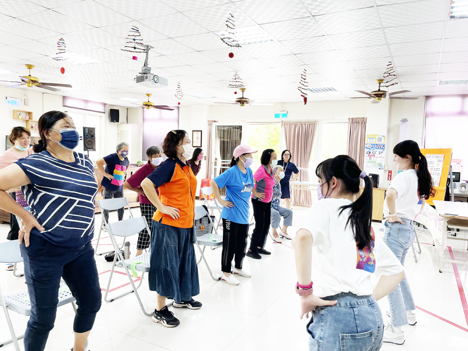 金湖鎮衛生所與國立金門大學護理學系攜手合作,在轄內的下莊、夏興兩個社區共同推動國健署的「長者健康整合式功能評估(ICOPE)」量表宣導。(衛生局提供)