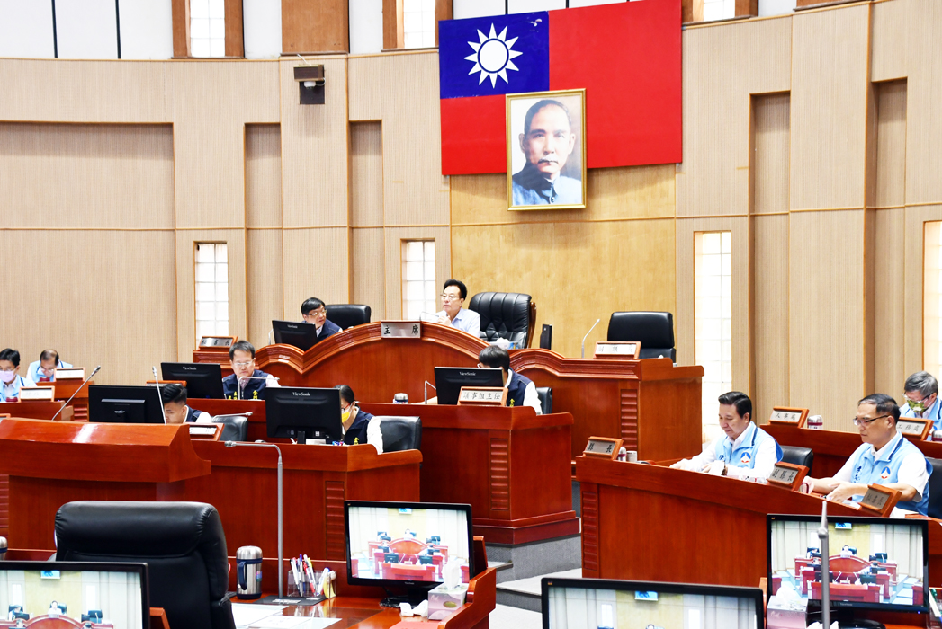 金門縣議長洪允典昨主持議會臨時會專案報告議程。(楊水詠攝)