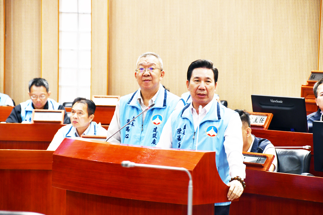 金門縣長陳福海在議會接受議員質詢。(楊水詠攝)
