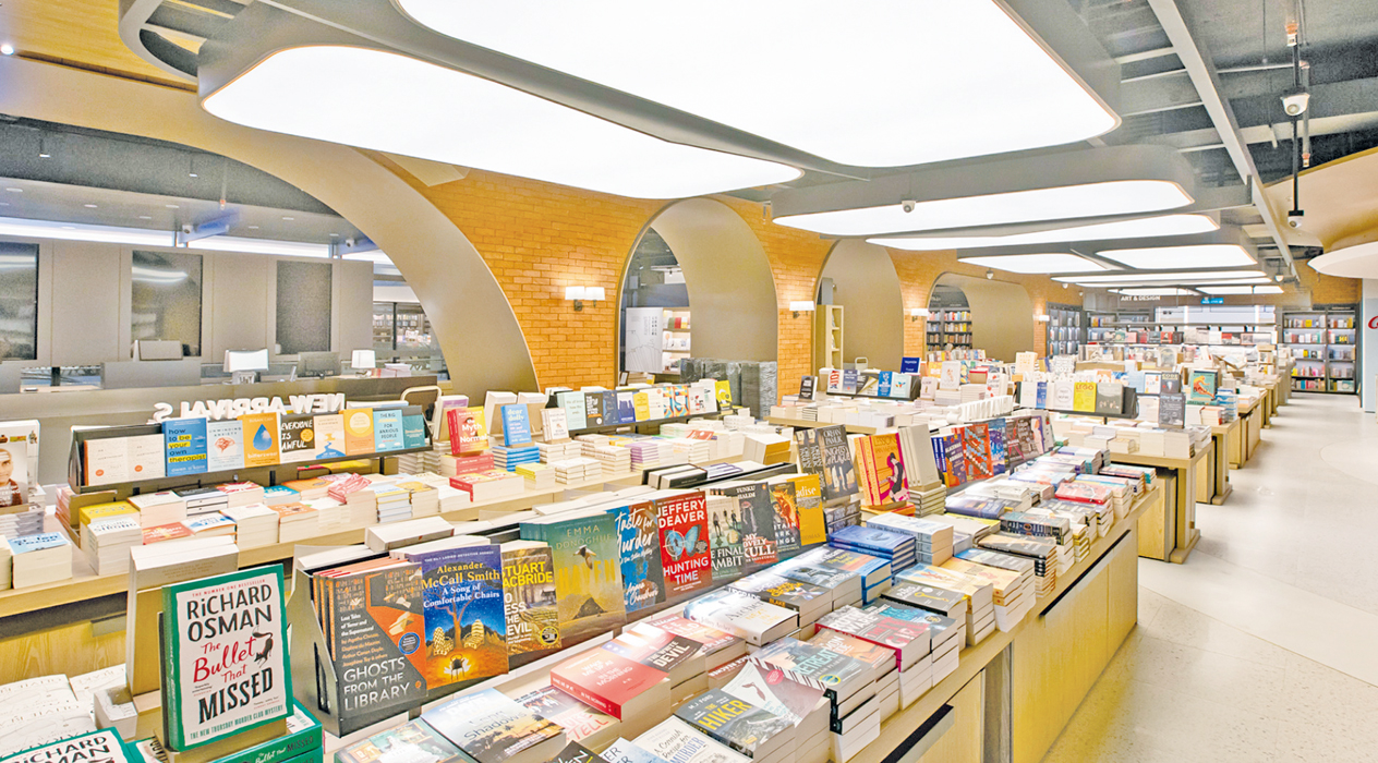 誠品生活吉隆坡的書籍有華文、英文及日文，其店內的書籍量非常大。（誠品生活吉隆坡提供）