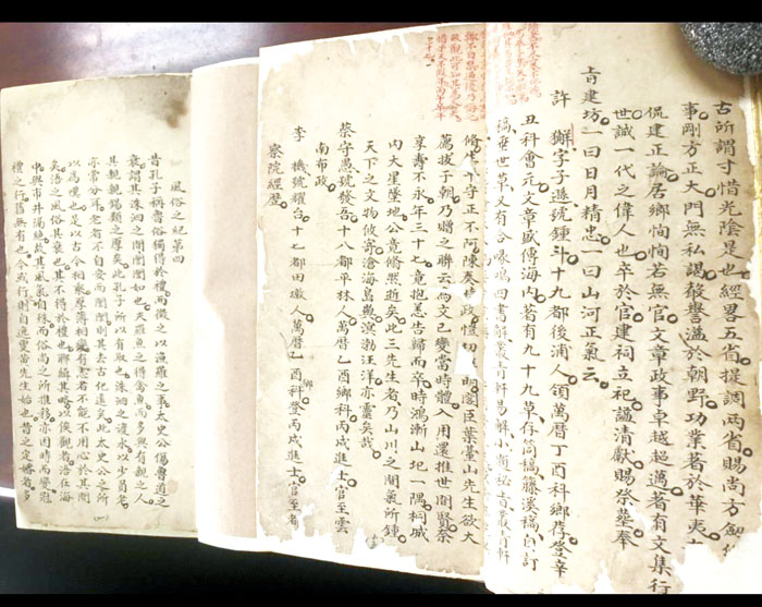 金門第一本志書《滄海紀遺》手抄版本現身!並於10月14日起在金門縣文化局舉辦的「仙洲文采‧科第留芳-王水衷先生捐贈文獻特展」中呈現在鄉親眼前。(金門縣文化局提供)