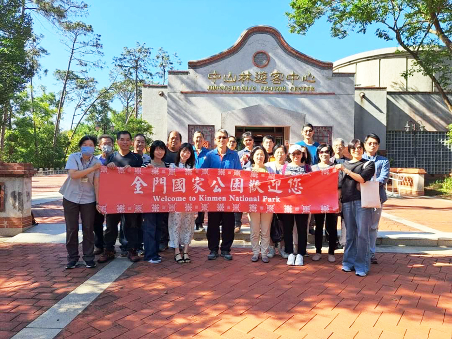 歡慶58周年社慶,金門日報昨於中山林進行環境教育講習。(金門日報提供)
