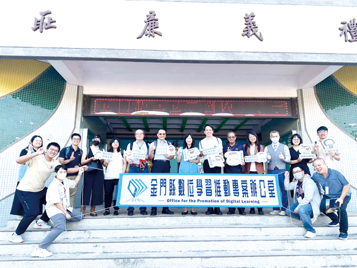 教育部資科司副司長邱仁杰率團隊至金寧中小學進行訪視會談，縣府教育處長孫麗琪、寧中小校長宋文法代表參與。（金寧中小學提供）