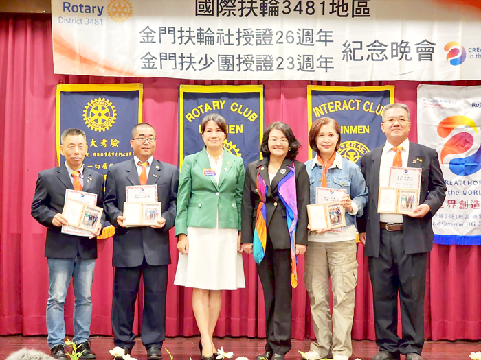 金門扶輪社授證26週年慶祝活動,會中同時進行新進社員授證儀式。(許峻魁攝)