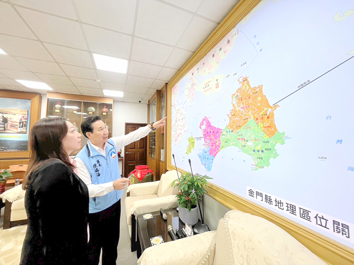立委陳琬惠至縣府參與縣長陳福海主持的警光會館活化會議協調會。(社會處提供)