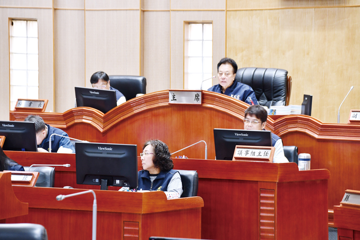 議長洪允典昨擔任主席主持議會定期會第七會次議程。(楊水詠攝)