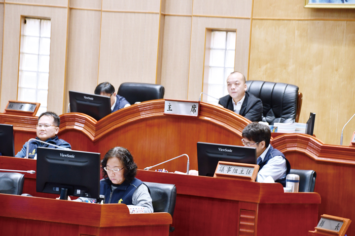 議員陳泱瑚昨擔任主席主持議會定期會第七會次議程。(楊水詠攝)