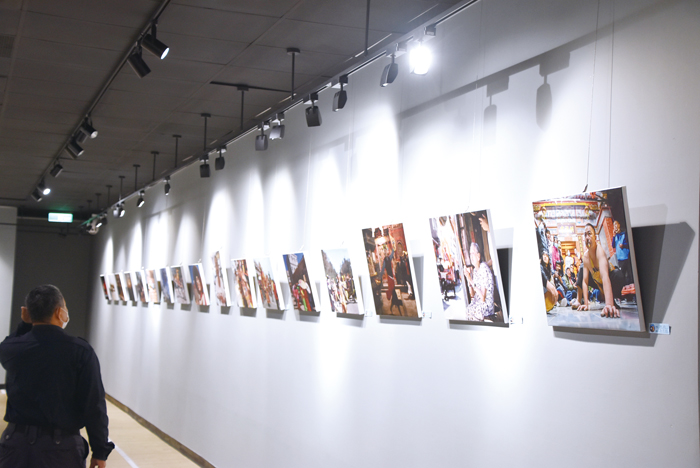 另一檔是攝影學會會員聯展。（李增汪攝）