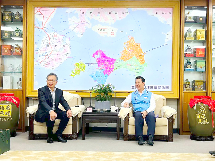 農業部林業試驗所所長曾彥學日前拜會金門縣長陳福海,雙方就林木更新議題進行交流。(縣府提供)