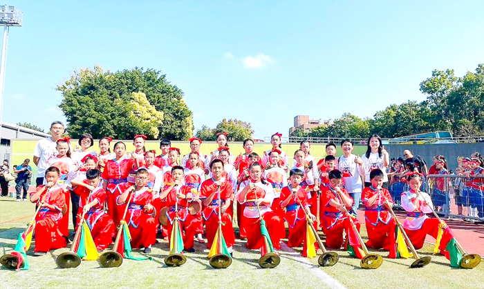 中正國小鼓吹陣，參加「全國各級學校民俗體育競賽」文陣，特優九連霸，獲「文陣陣頭之王」美譽。（中正國小提供）