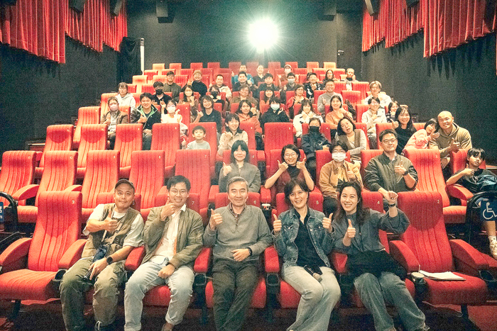 紀錄片《金門》（Island In Between）在金門的電影院舉行放映會。（翻攝CNEX / CCDF臉書）