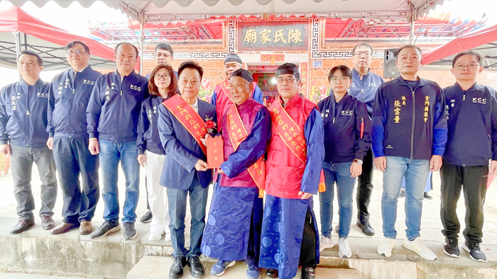 議長洪允典偕議會團隊前往祝賀。(陳麗妤攝)