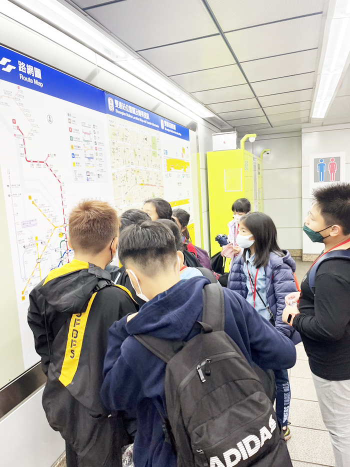 述美國小五年級13位師生,日前赴台展開為期三天兩夜的校外教學活動。此次活動採自助旅行的方式進行,學生在實踐的過程中印證課堂所學,透過走出教室,強化學習效果並帶回滿滿的收穫。(述美國小提供)