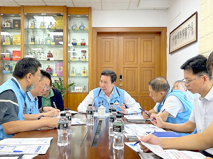 縣長陳福海多次與相關單位開會商討金門水資源的問題。
（縣府提供）