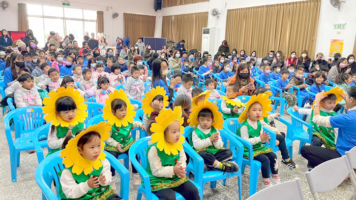 何浦國小108周年校慶,學子透過音樂、舞蹈展才藝。(陳麗妤攝)