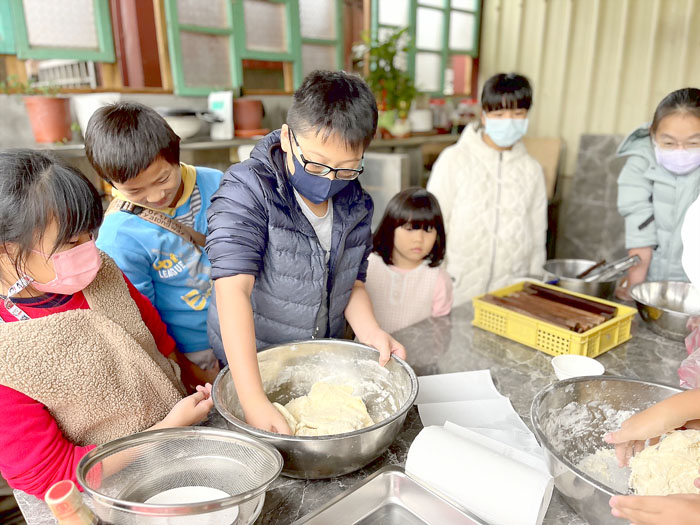 金城國中職業試探中心舉辦的冬令營隊結束。(金城國中提供)