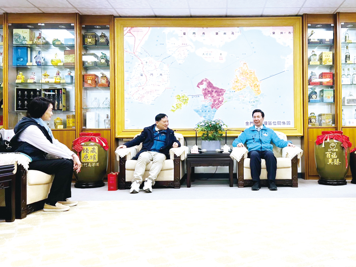 台東縣副縣長王志輝近日率領縣府團隊拜訪金門縣長陳福海。(觀光處提供)