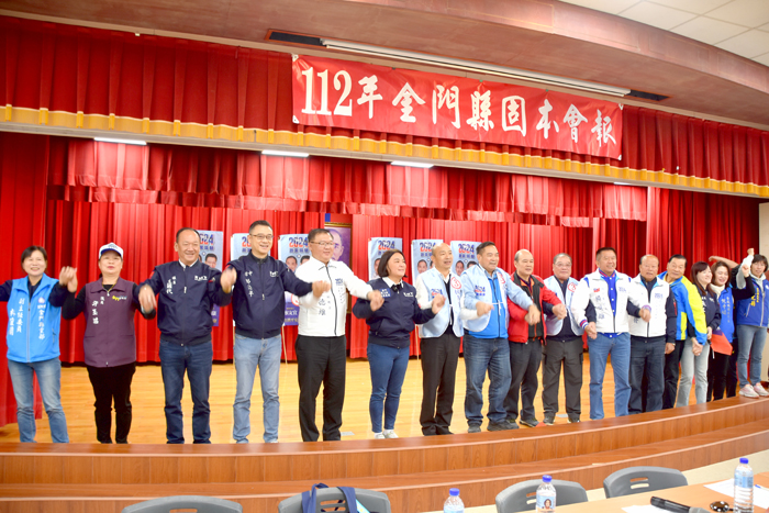 韓國瑜為陳玉珍助選,在金城傳統市場掃街,並參加國民黨舉辦的固本會報與座談會。(莊煥寧攝)