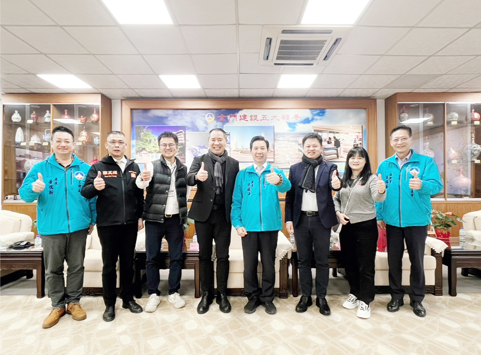 家樂福總經理王俊超率團隊拜會縣長陳福海,交換地區工商環境與觀光議題。(金門縣政府提供)