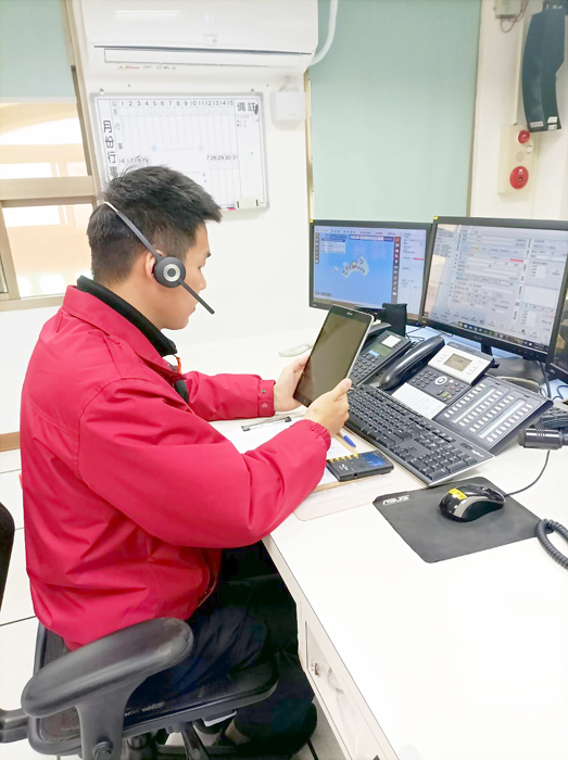 119結合「線上視訊」指導民眾實施CPR急救。（消防局提供）