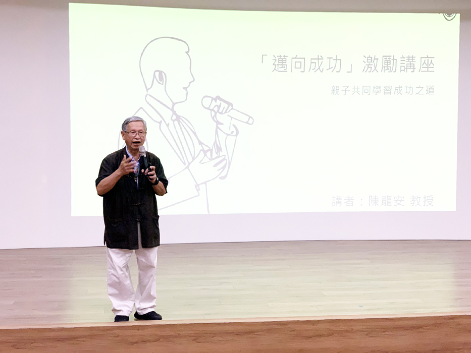 胡璉基金會董事長陳龍安教授戮力於完善地區藝文生態環境，培植在地藝文人才。（林靈攝）