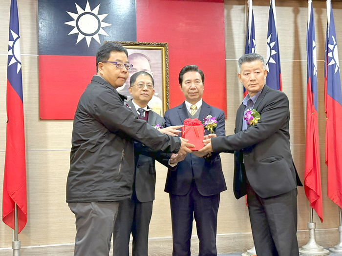 新任文化園區管理所所長盧根陣(右)。(陳冠霖攝)