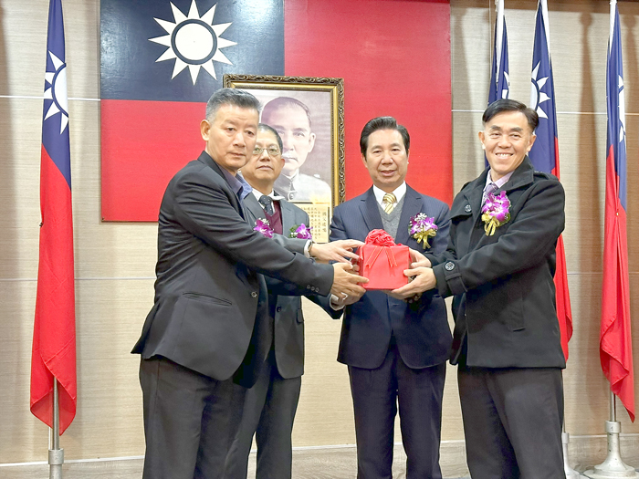 新任大同之家主任許一傑(右)。(陳冠霖攝)