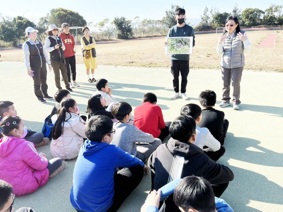 金管處與野保人員傳達野生動物救援知識。(高凡淳攝)