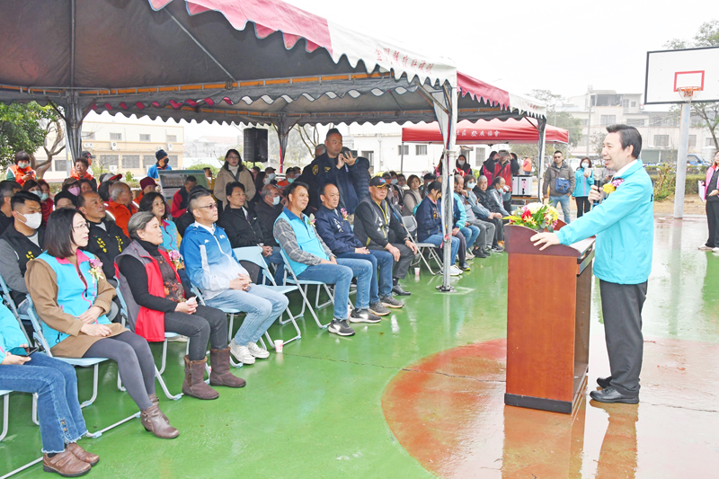 縣長陳福海在塔后社區活動中心新建工程動土典禮致詞現況。（楊水詠攝）