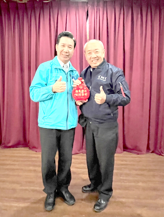 春節前夕，金門縣政府一連兩天舉辦「退休公務和教育人員春節聯誼餐會」。
（陳麗妤攝／人事處提供）