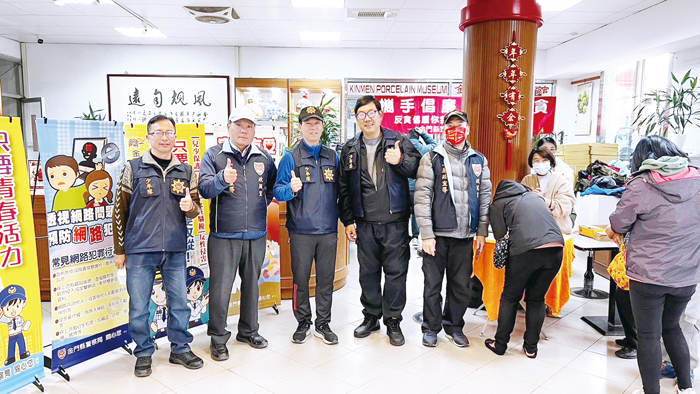 金門縣警局辦理「2024反毒反詐少年陶瓷彩繪體驗營」。(金門縣警察局提供)