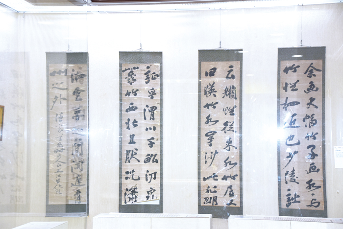 仙洲文采‧科第留芳-王水衷先生捐贈文獻銀器特展,1月27日至2月19日,在金門縣文化局文物特藏室、第二展場展出,金門縣文化局局長呂坤和歡迎鄉親踴躍前往參觀欣賞。(李增汪攝)