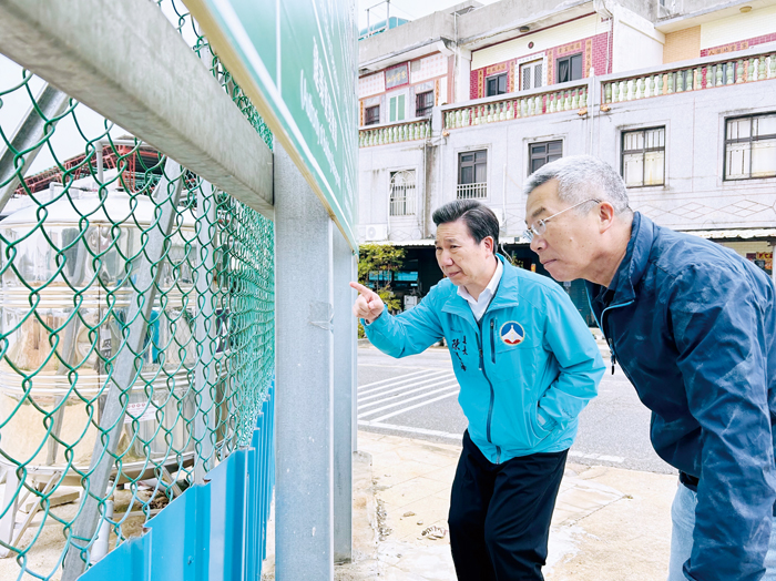 因應年節交通停車需求，縣長陳福海指示於金沙國小地下停車場暨複合式運動場館工址周邊規劃臨時停車場位。（工務處提供）