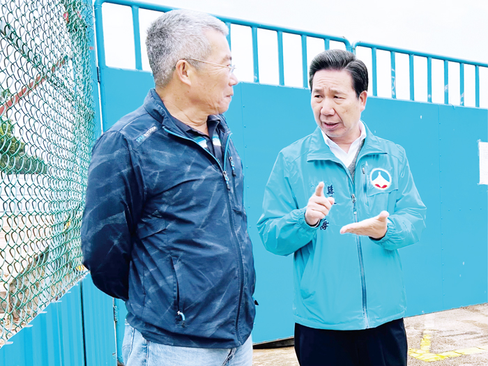 因應年節交通停車需求,縣長陳福海指示於金沙國小地下停車場暨複合式運動場館工址周邊規劃臨時停車場位。(工務處提供)
