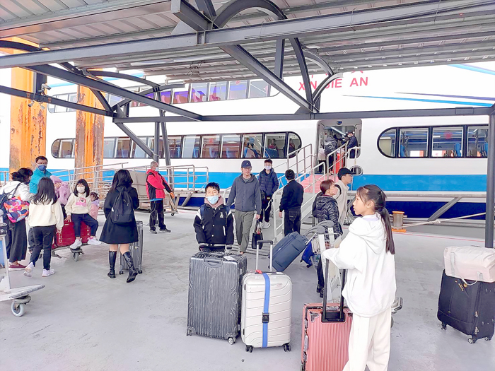 春節期間小三通入出境合計2萬3,888人次。(縣府提供)