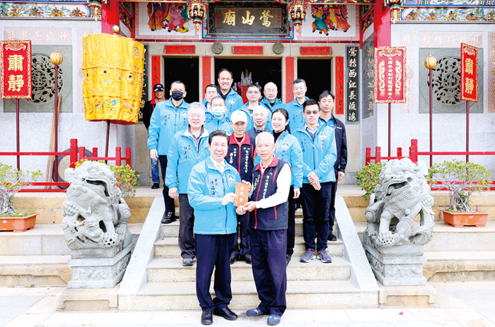 六甲鶯山廟正月初九、初十設醮兩天,縣長陳福海到場參與。(縣府提供)