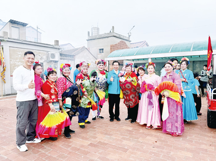 六甲鶯山廟正月初九、初十設醮兩天,縣長陳福海到場參與。(縣府提供)