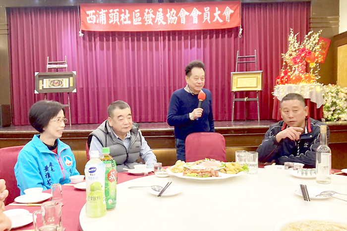 金寧鄉西浦頭社區發展協會舉辦第三屆第一次會員大會,議長洪允典致詞祝賀。(金寧鄉西浦頭社區發展協會提供)
